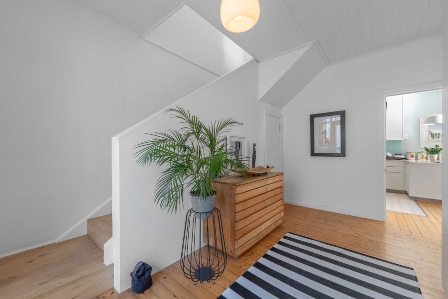 5 Bedroom Property for Sale in Green Point Western Cape